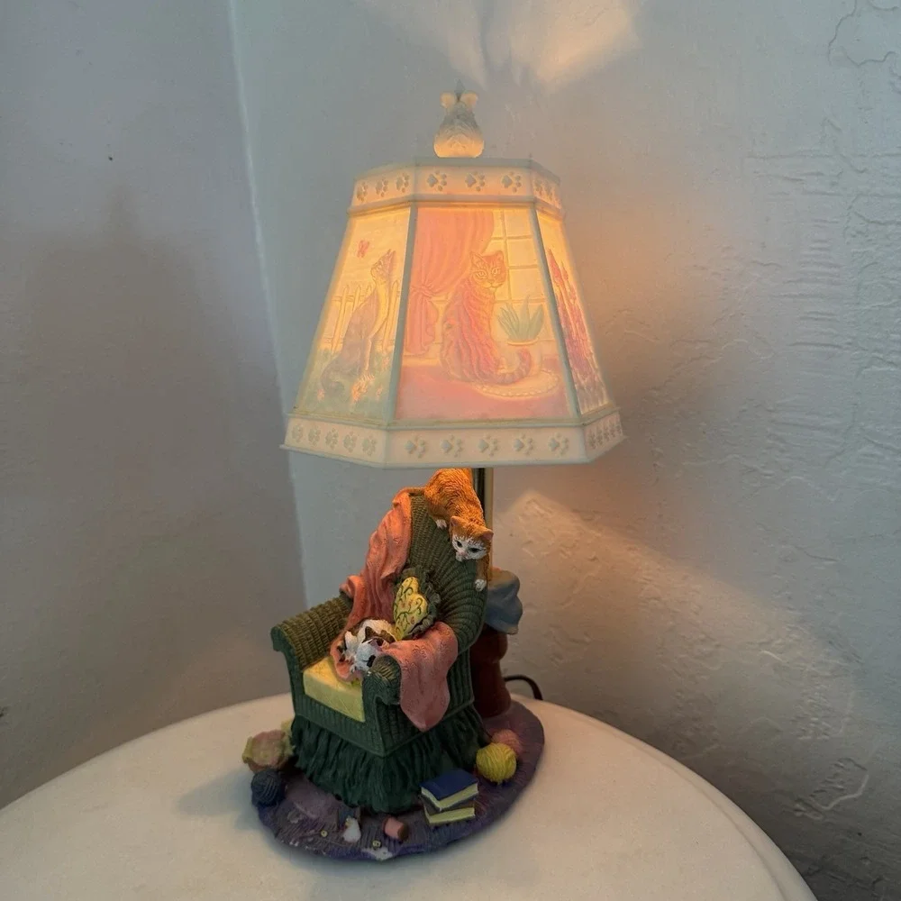 VTG Cat Lady Resin Figure Lamp Picture Shade Retro 90s Cottagecore *Flaws*